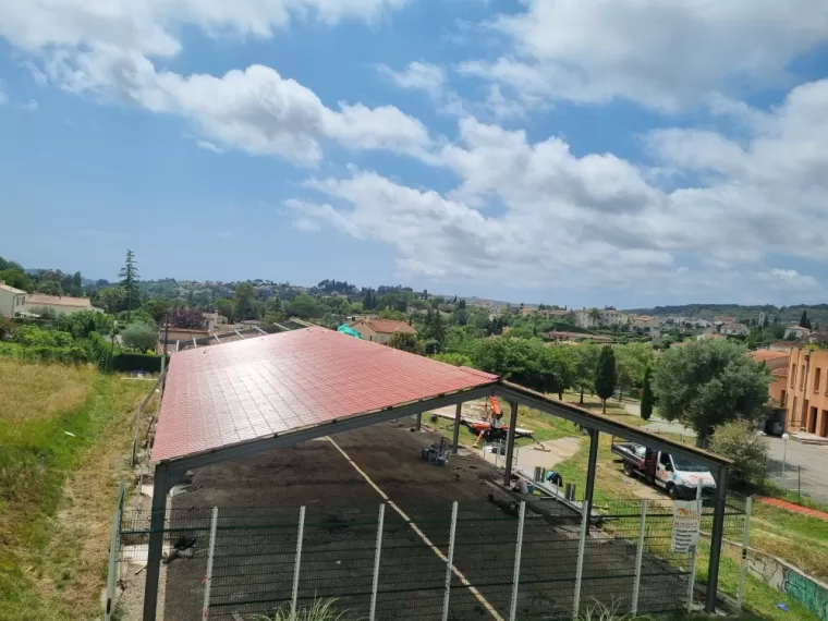 Couverture d'un toit de city stade à la Colle-sur-Loup., Puget-Théniers, Mat Toitures