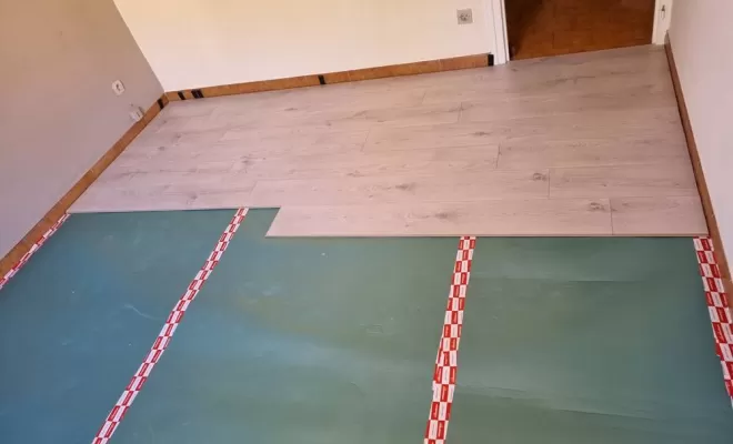 Pose de parquet, Puget-Théniers, Mat Toitures