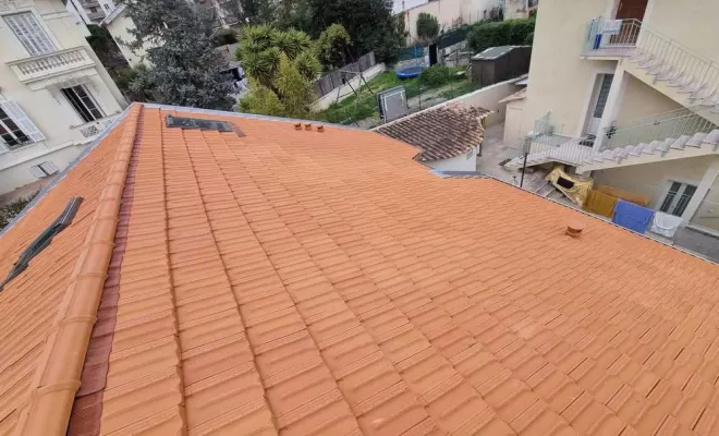 Pose de tuiles, Puget-Théniers, Mat Toitures